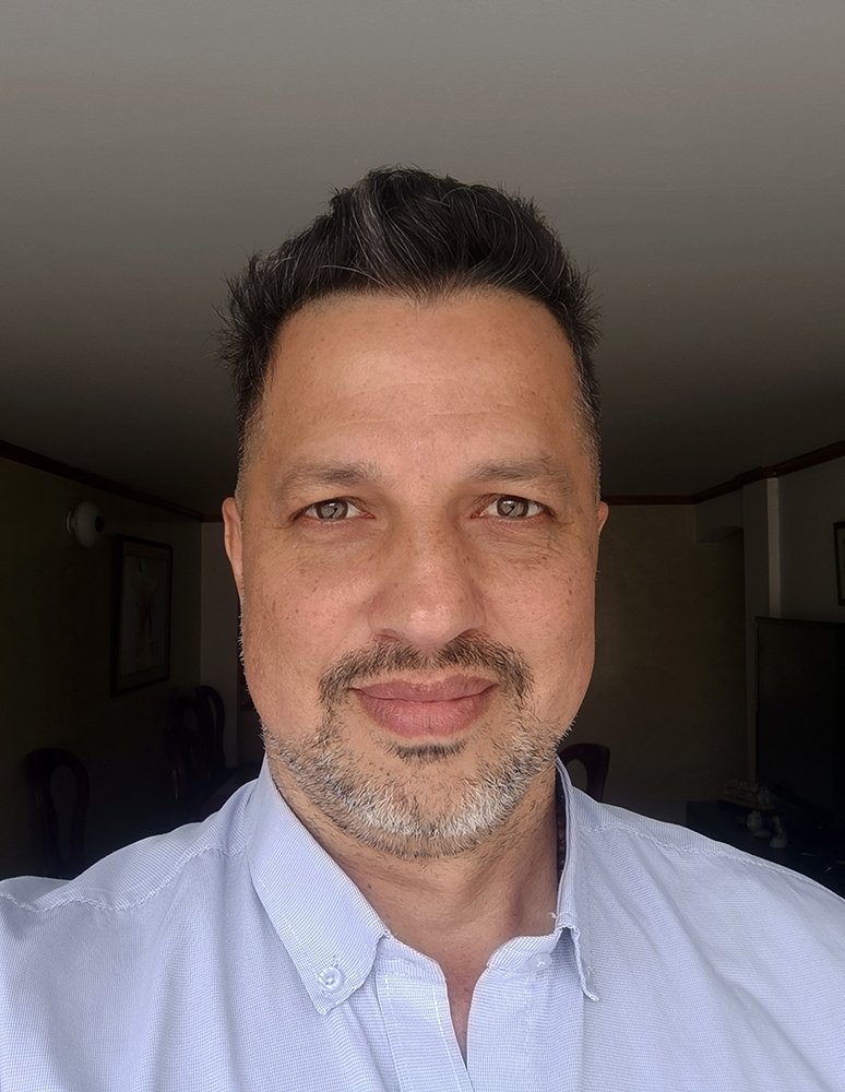 Javier Gómez Graphic Designer